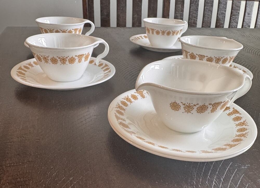 Corelle by Corning Set of 4 Mugs/Cream Pourer/6 Saucers Gold/White